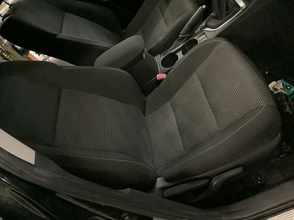Forsæder - 4 dørs TOYOTA AURIS (_E18_)