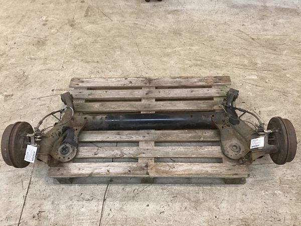 Rear axle beam with reducer