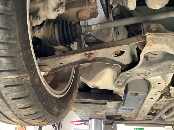Bærearm forrest nederst TOYOTA AYGO (_B4_)