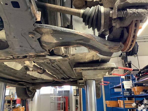 Bærearm forrest nederst NISSAN JUKE (F15)