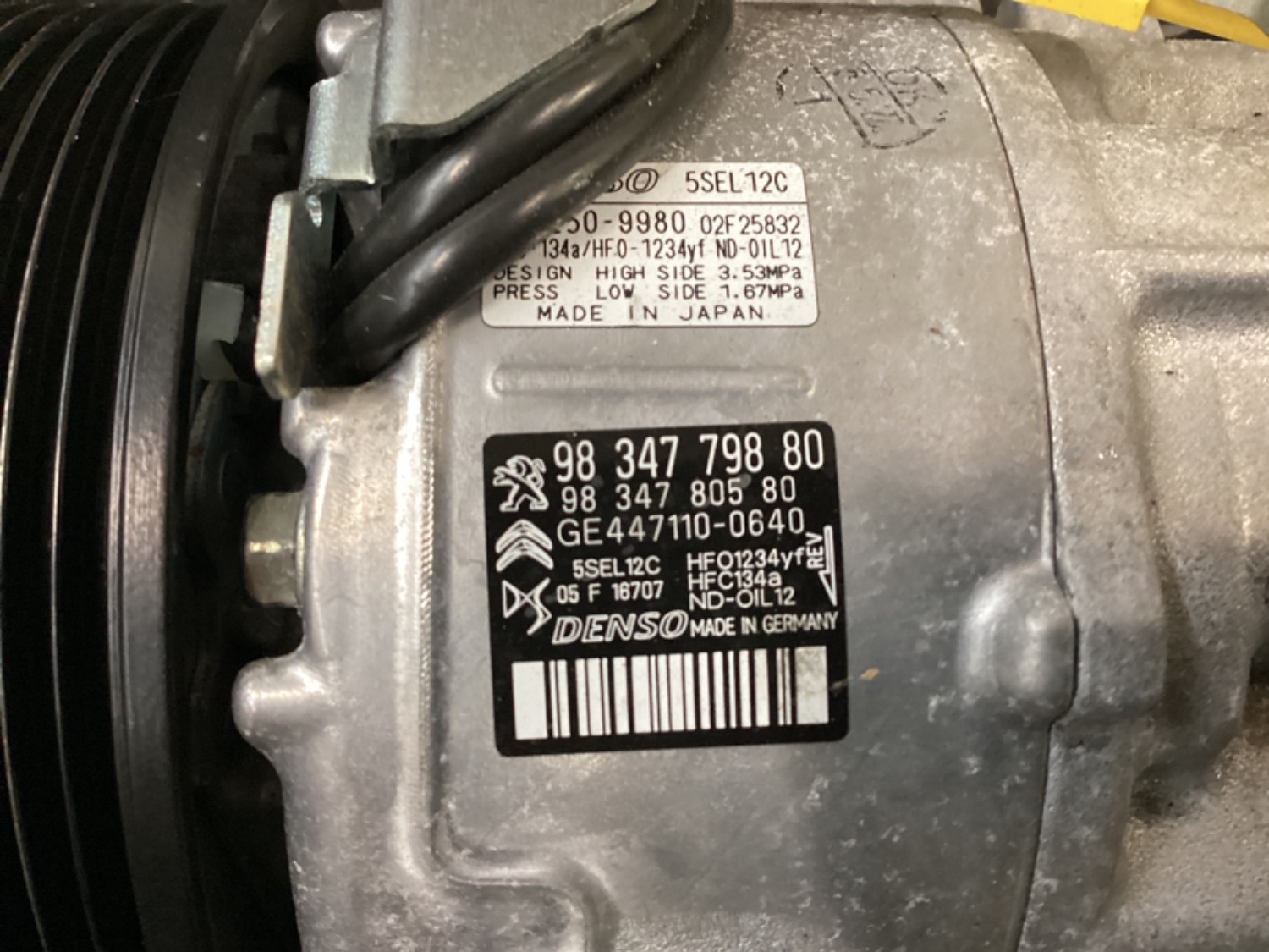 ラガルン D-Max Front Wheel Axle Head Assembly 8-98395192-0 for Isuzu