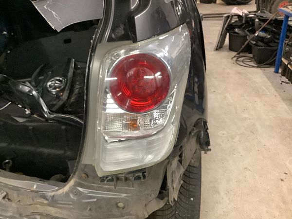 Rear light TOYOTA VERSO (_R2_)