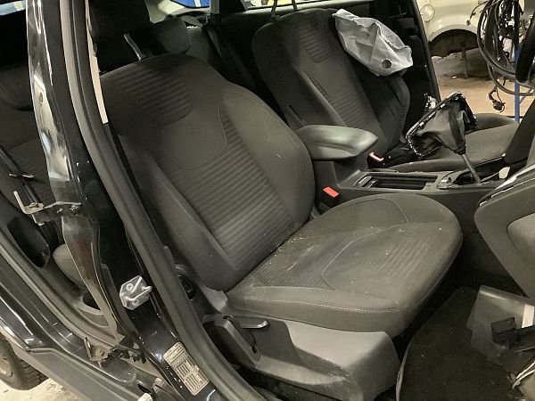 Front seats - 4 doors FORD FOCUS III