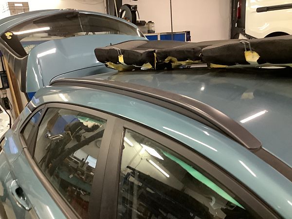 Roof shackle HYUNDAI KONA (OS)