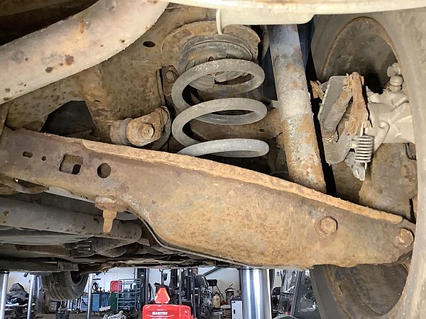 Sprężyna zawieszenia tylna – cewka TOYOTA AVENSIS Estate (_T27_)