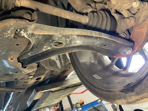 Bærearm forrest nederst FORD FIESTA VI (CB1, CCN)