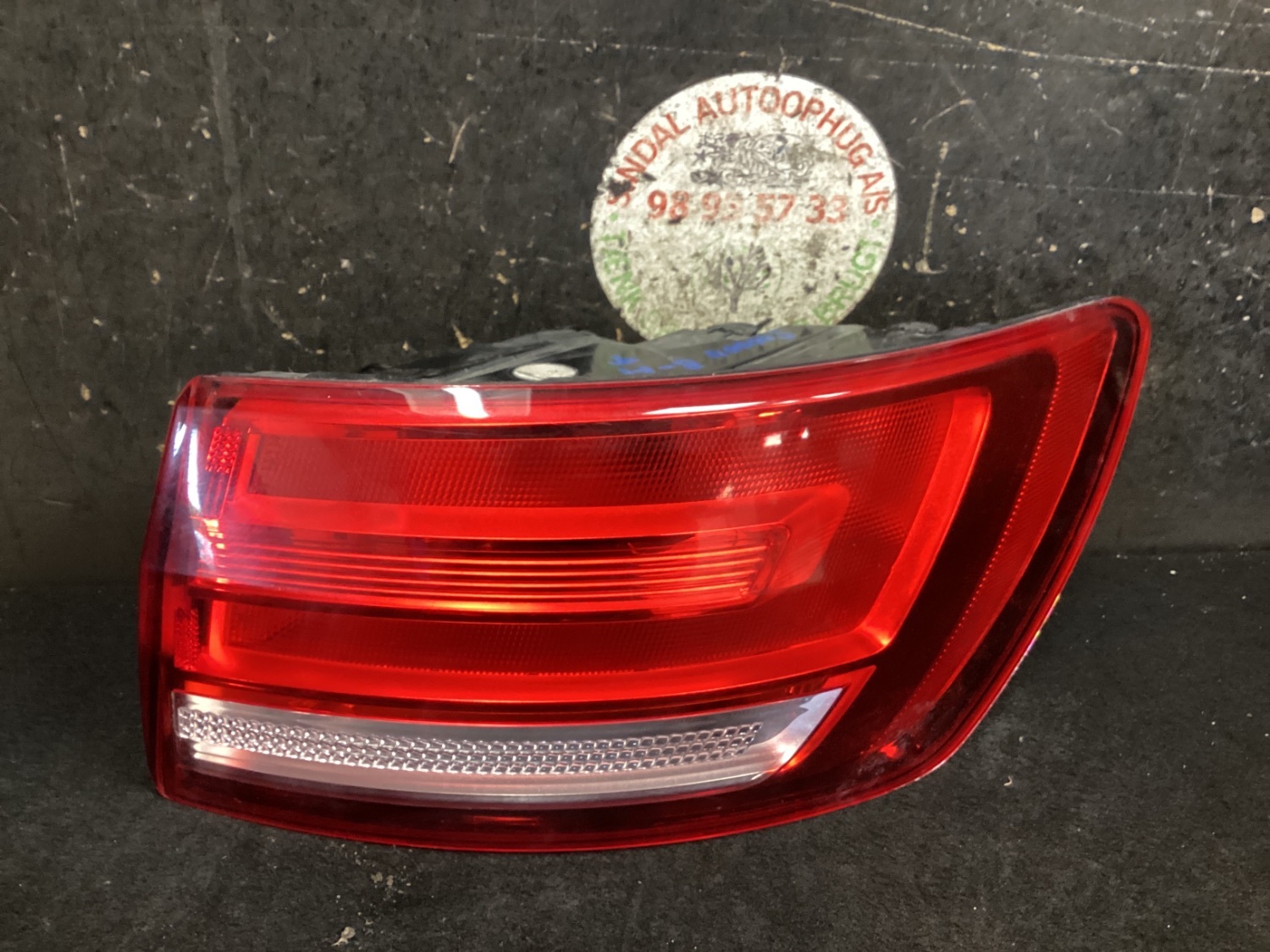Audi A4 Avant (8W5, 8WD, B9) Rear light 8W9 945 070