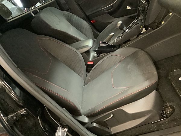 Front seats - 4 doors FORD FOCUS III