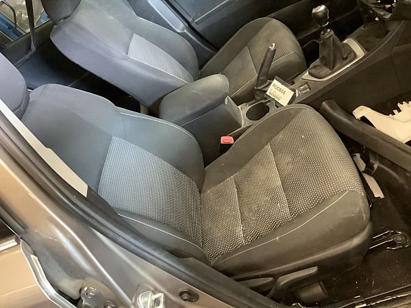 Forsæder - 4 dørs TOYOTA AURIS (_E18_)