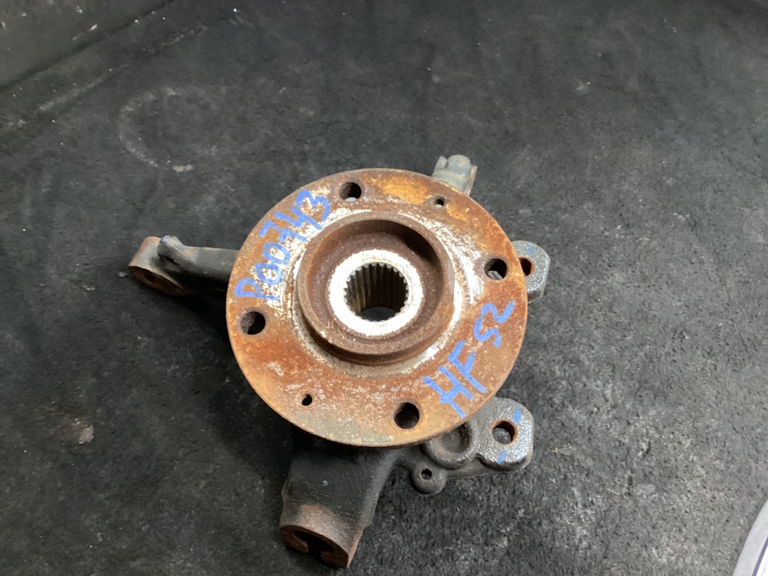 98-268-779-80 : Spindle - front and Front shock - Autoparts24