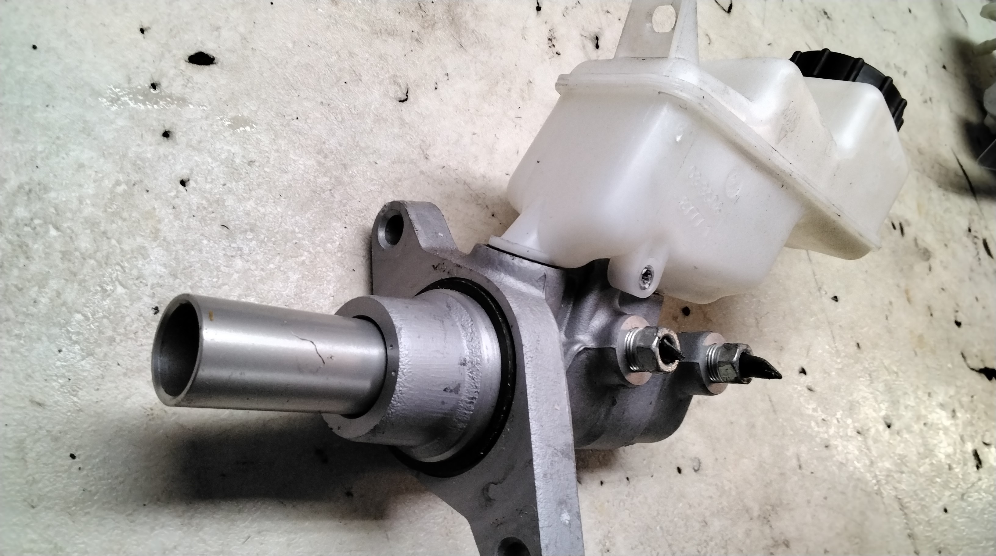 47201-09630 : Brake - Master cylinder - Autoparts24