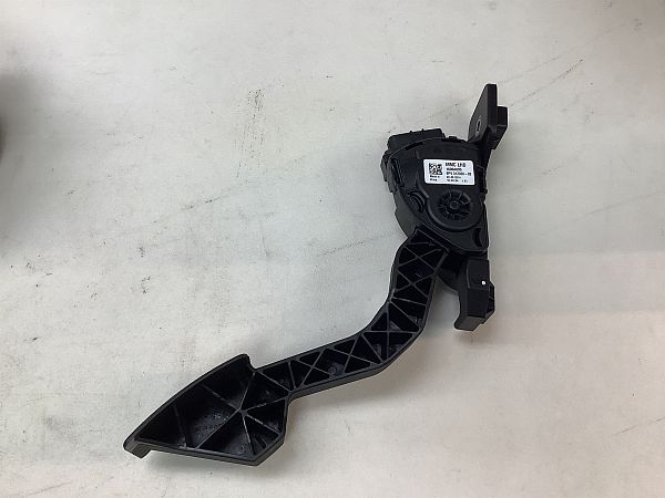 Accelerator pedal MITSUBISHI MIRAGE / SPACE STAR Hatchback (A0_A)