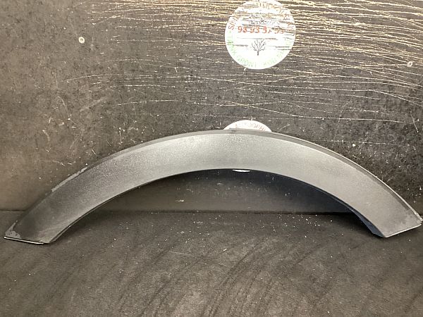 Rear wheel arch trim