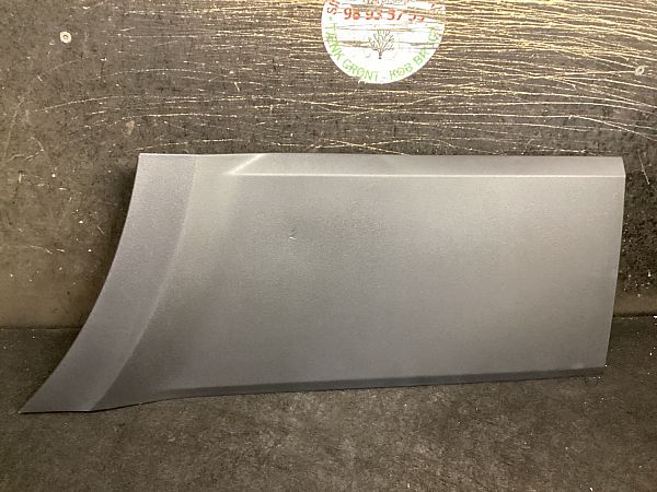 Rear fender trim