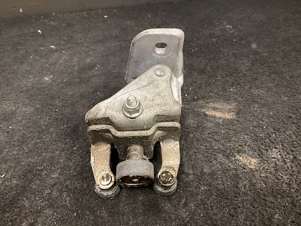 Scharnier, schuifdeur IVECO DAILY VI Platform/Chassis