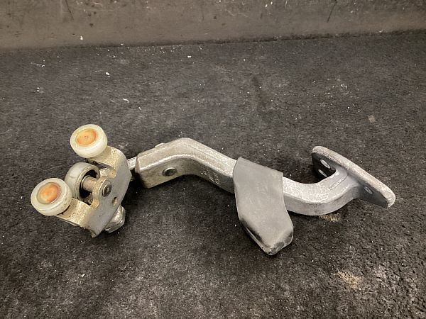 Scharnier, schuifdeur IVECO DAILY VI Platform/Chassis