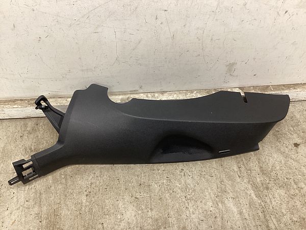 Seat side bottom trim