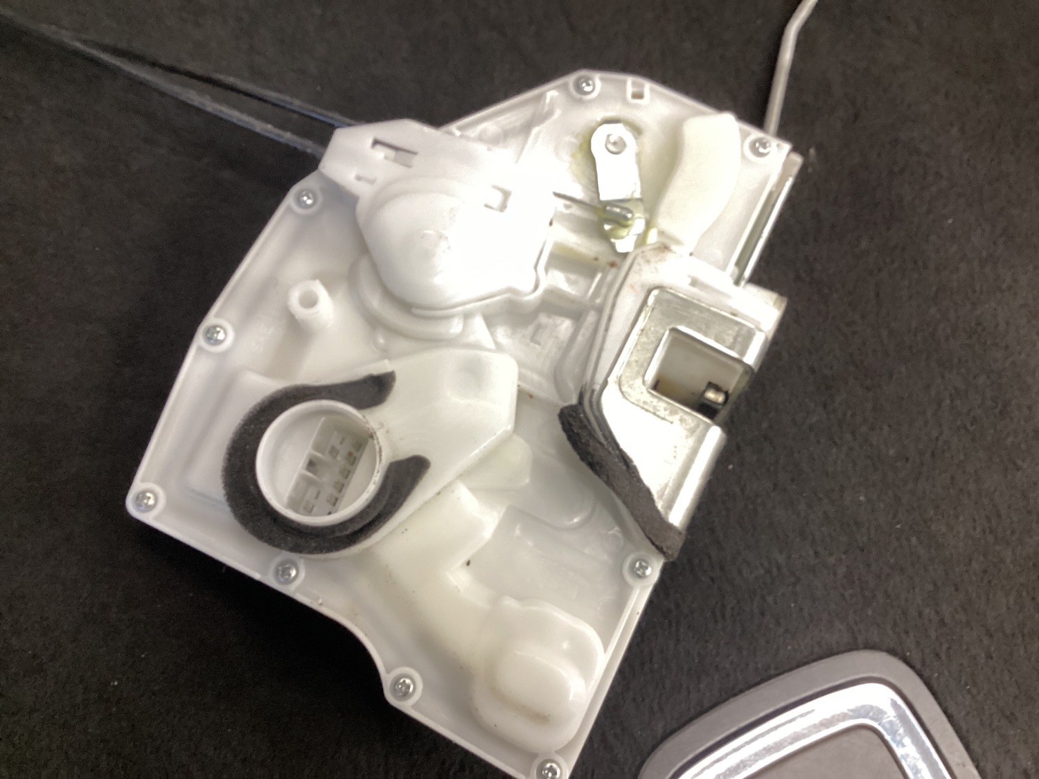 Suzuki SWIFT III (FZ, NZ) Door lock 8220268LA1 - Autoparts24