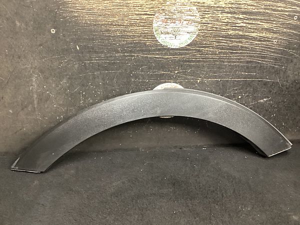 Rear wheel arch trim