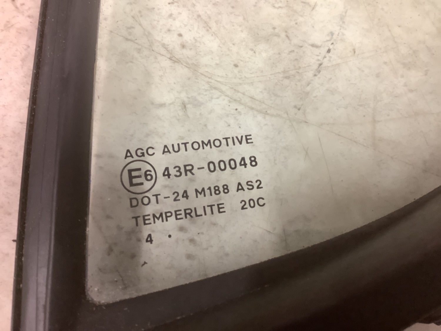 Suzuki SWIFT III (FZ, NZ) Triangle window screen 43R-00048, 84556