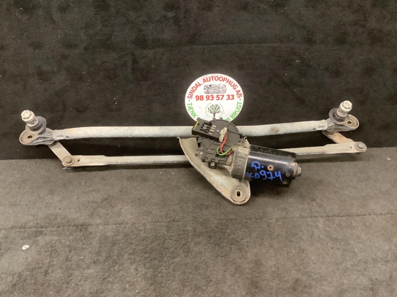 びび 0-390-241-355 : Front screen wiper engine and Wiper linkage
