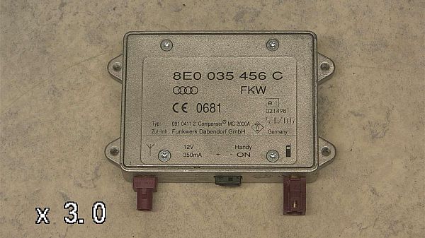 Wzmacniacz antenowy AUDI Q7 (4LB)