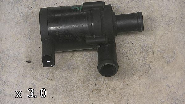 Circulation pump AUDI Q7 (4LB)
