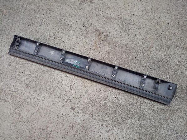 Decorative moulding - door LAND ROVER DISCOVERY III (L319)