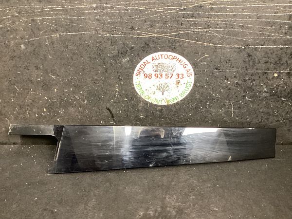 skoda-kamiq-zierleiste-t-r-gebraucht-kaufen-autoparts24