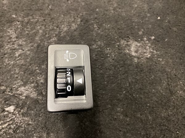 Kontakt - lygtejustering SUZUKI BALENO (FW, EW)