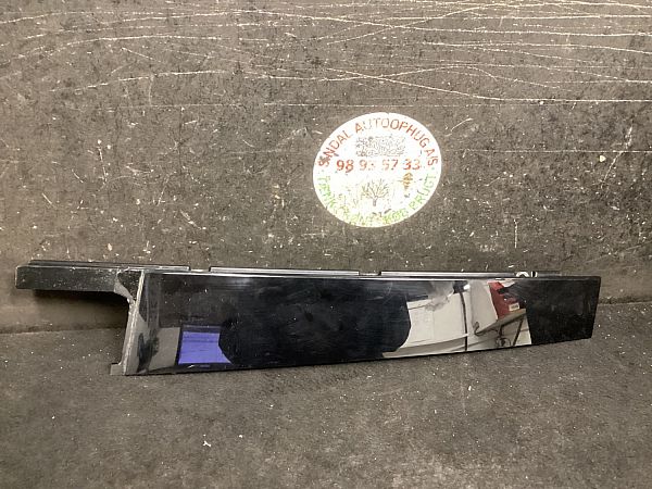 skoda-kamiq-zierleiste-t-r-gebraucht-kaufen-autoparts24