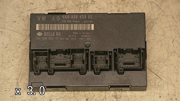 Central lock - relay VW TOURAN (1T1, 1T2)