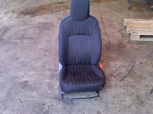 sièges avant 4 portes NISSAN PIXO (UA0)