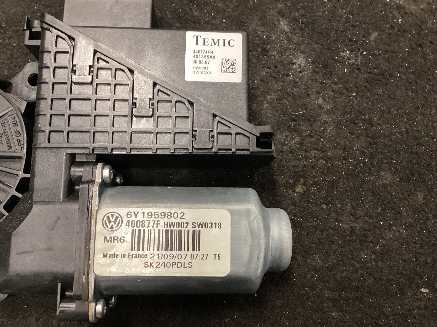 Moteur De Lève-vitre électrique Avant Droit Pour Skoda Fabia (6Y5) 2001 - Réf. 6Q1959802 - Occasion