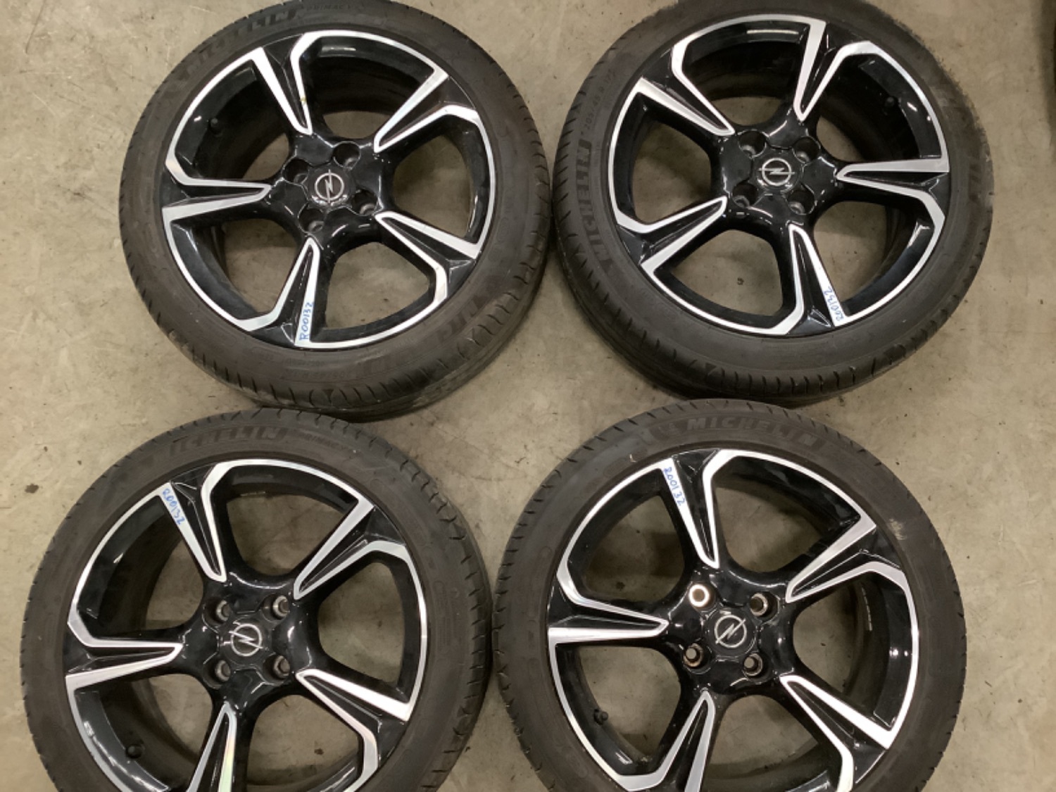 Opel CORSA F (P2JO) Aluminum rims with tires 9332281680 - Autoparts24