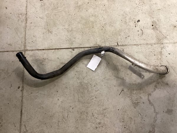 Tuyau de remplissage de réservoir de carburant