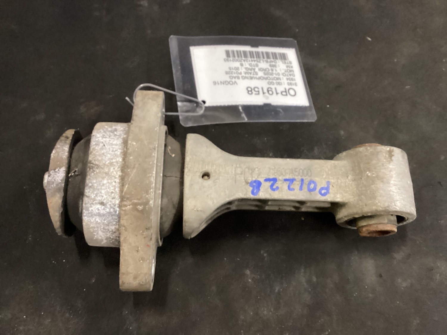 Hyundai i30 Estate (GD) Engine Mounting / Engine Mount bracket