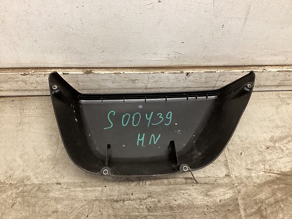 Door storage pocket