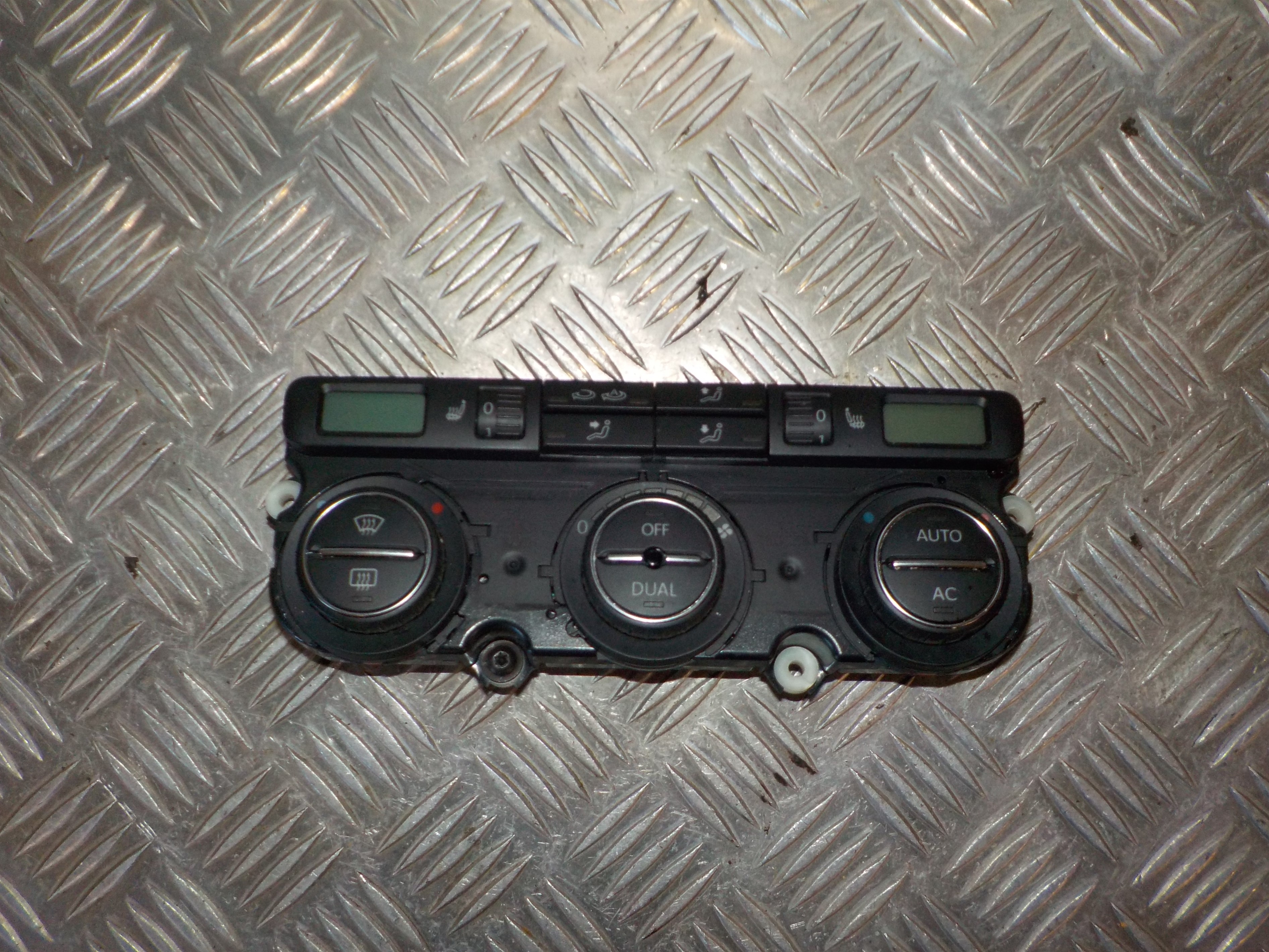 Interruttore Riscaldamento ORIGINALE VW PASSAT Estate (3C5) 2008 - Foto 1 di 1