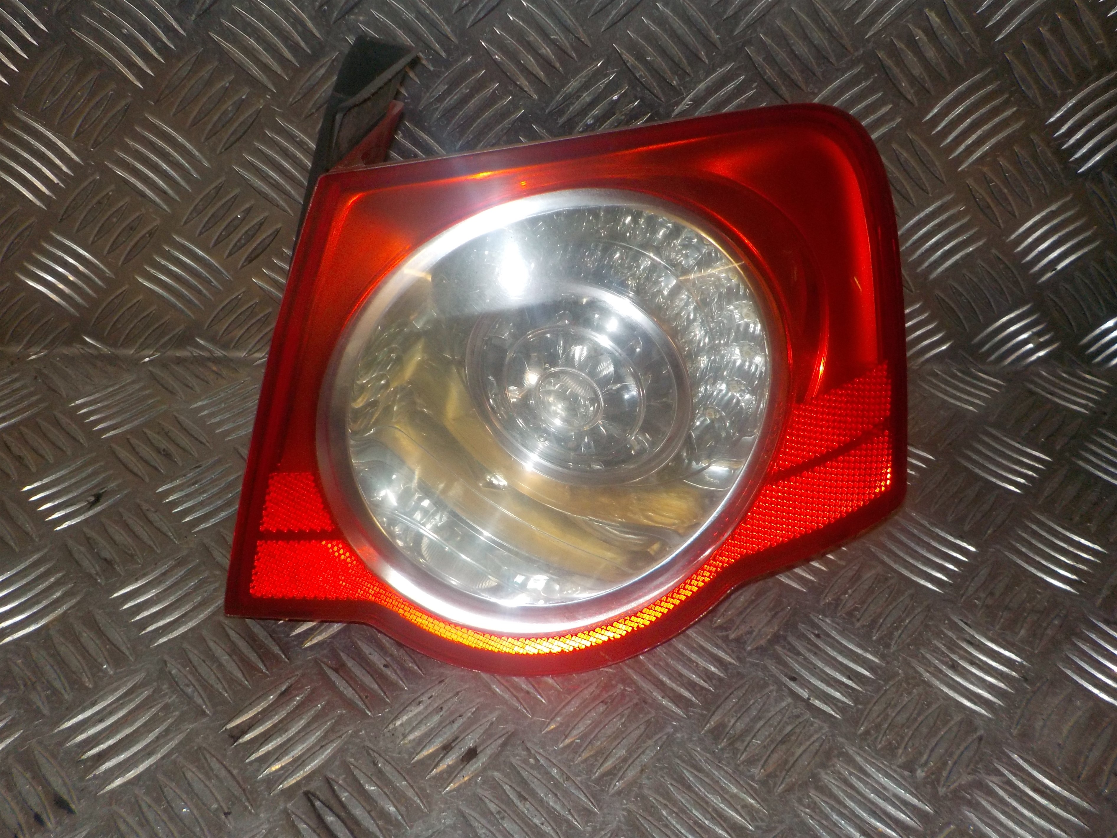 FANALE POSTERIORE ORIGINALE VW PASSAT (3C2) 2006 - Foto 1 di 1
