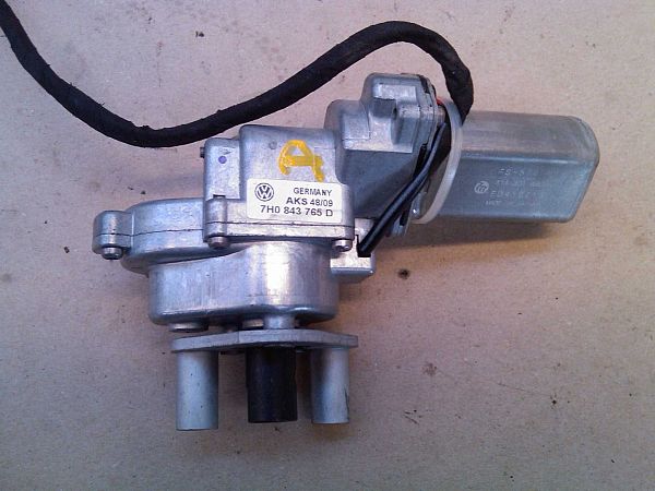 Sliding door latching motor