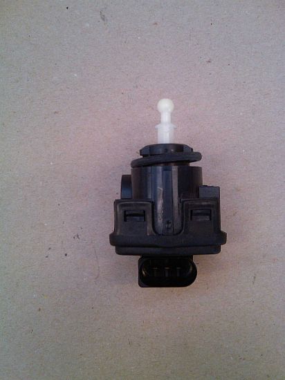 Headlight level adjustment motor