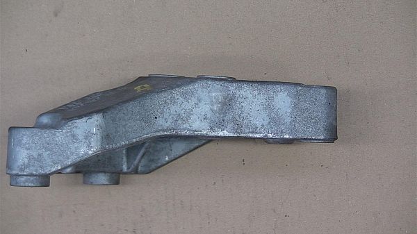 Gearbox mounting bracket