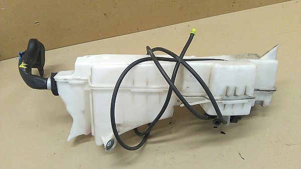 moteur et réservoir d'eau essuie glace VOLVO V60 II (225, 227)