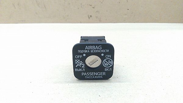 Airbag - relay TOYOTA