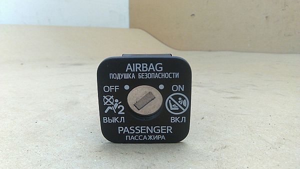 Airbag - relay TOYOTA
