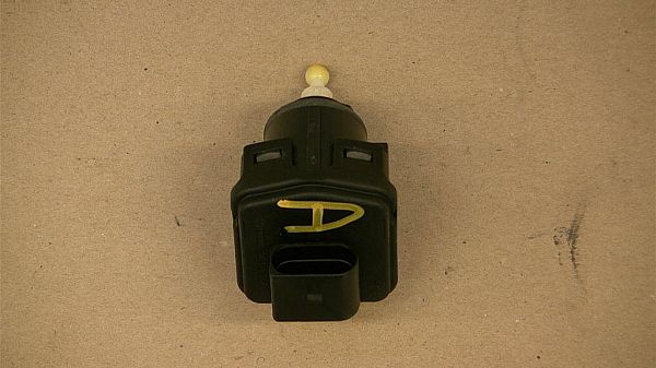 Headlight level adjustment motor