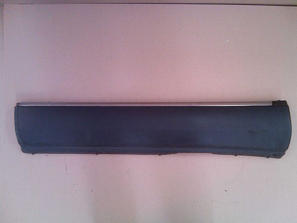 Car sill