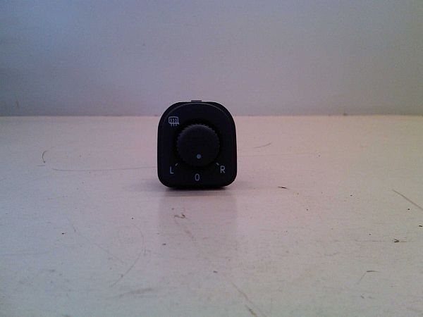 Wing mirror switch