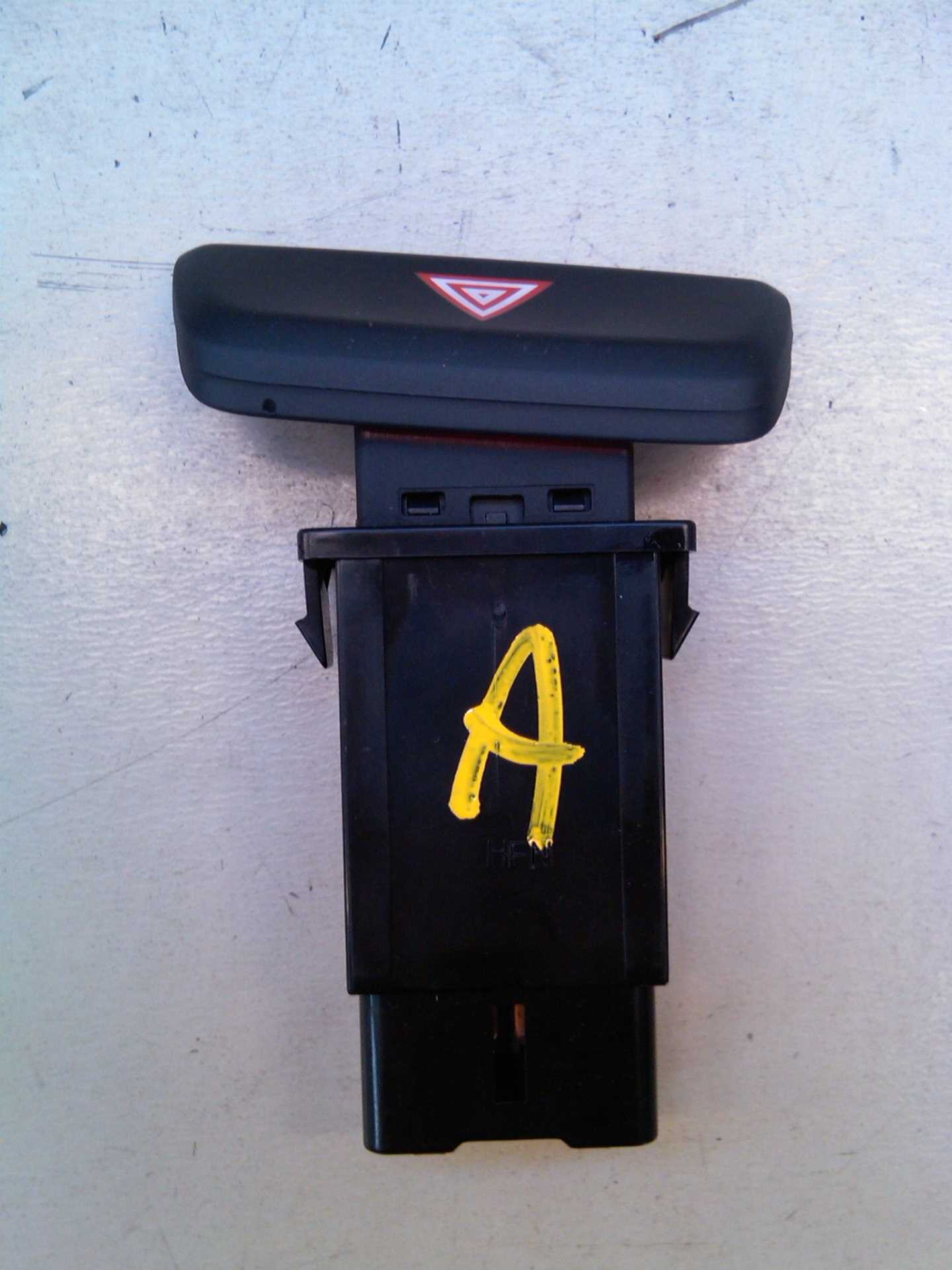 Kia PICANTO (TA) Switch - hazzard 93790 1Y100EQ